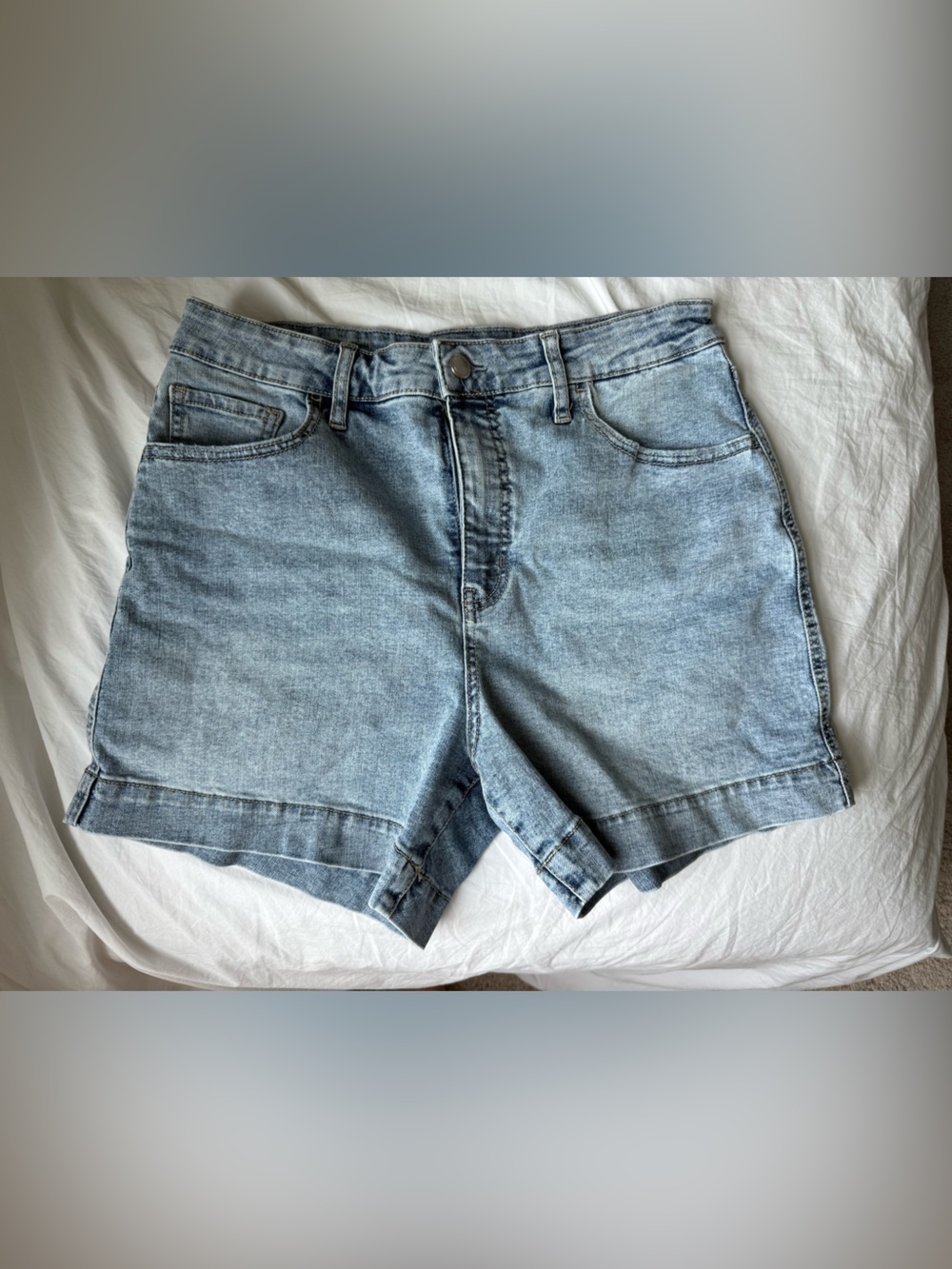 Rebecca Minkoff light-wash denim shorts in women’s size 8